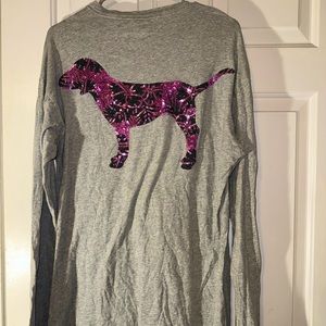 VSPINK LONG SLEEVE GRAY AND PINK AND BLACK EMBELLISHED TOP WITH PINK DOG LOGOS